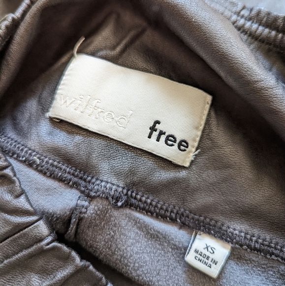 ARITZIA Wilfred free Daria faux leather vegan leggings black xs - Picture 6 of 8